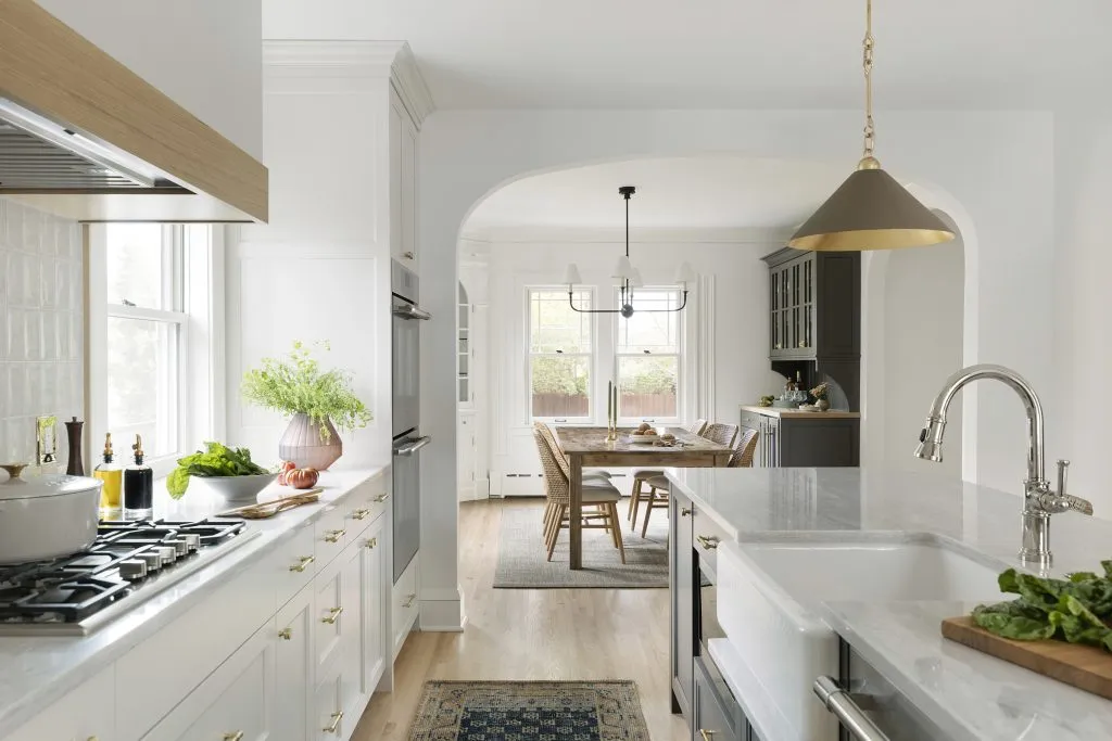 Sunday Saves: 10 Architectural Stops in the Twin Cities
Vertical subway tile, vintage artwork, brass hardware and off white cabinetry.